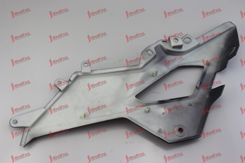 Right rear section of the side cover